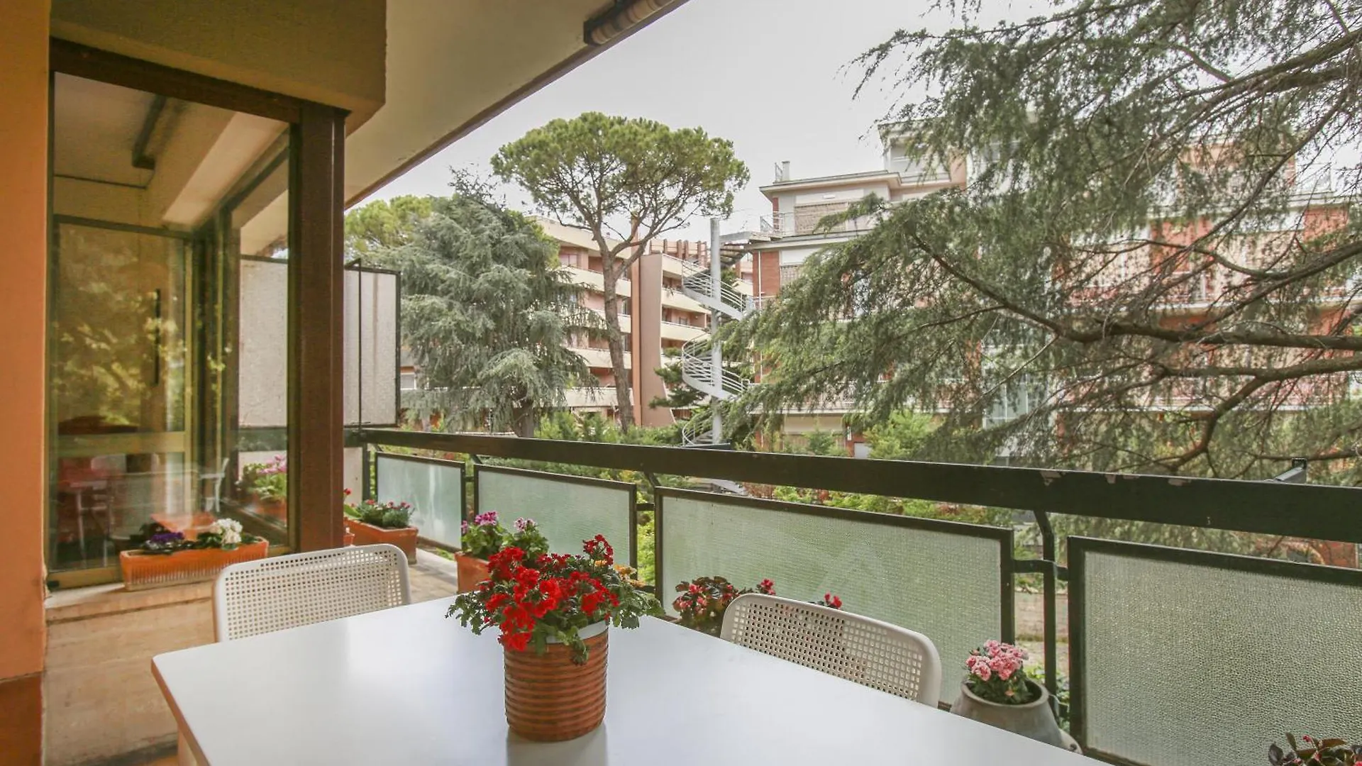 Apartment La Terrazza Nel Verde Vicino Metro Cornelia Rome Italy