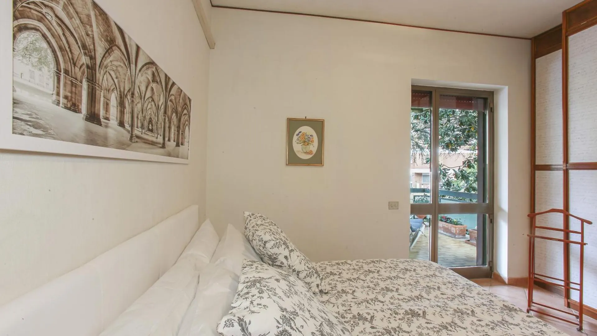 Apartment La Terrazza Nel Verde Vicino Metro Cornelia Rome Italy